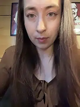 Holly Play online show from June 5, 2026, 9:04 am