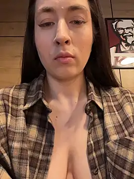 Holly Play online show from June 8, 2026, 10:04 am