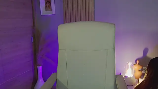 Snapshot of Alessia-miller_ chatting on January 3, 2025, 9:05 pm Alessia-miller online show from January 3, 2025, 9:05 pm