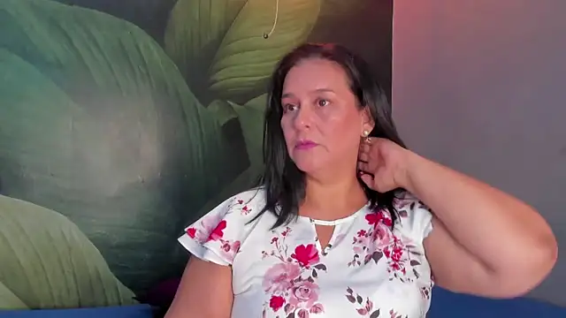 Snapshot of Sharllot_bbw chatting on December 30, 2024, 7:32 pm Sharllot bbw online show from December 30, 2024, 7:32 pm