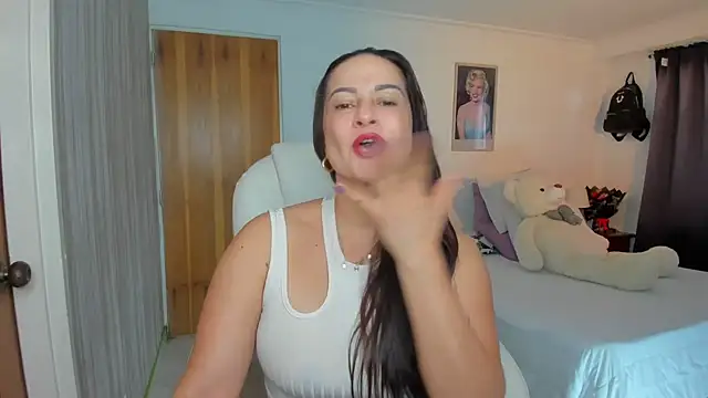 lucy diiaz online show from September 30, 2025, 8:03 pm