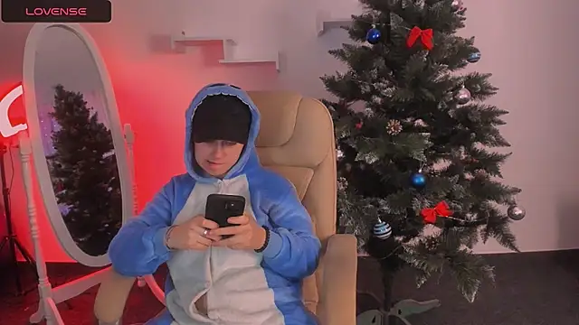 Snapshot of Dolly__Queen_ chatting on December 8, 2024, 8:15 pm Dolly Queen online show from December 8, 2024, 8:15 pm