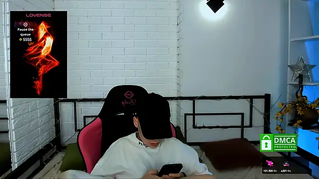 Snapshot of Dolly__Queen_ chatting on December 20, 2024, 2:19 am Dolly Queen online show from December 20, 2024, 2:19 am