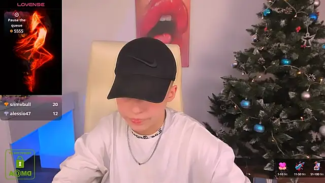 Snapshot of Dolly__Queen_ chatting on December 21, 2024, 2:41 am Dolly Queen online show from December 21, 2024, 2:41 am