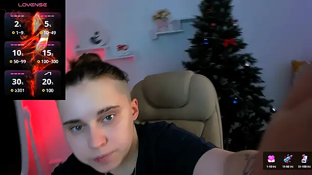 Snapshot of Dolly__Queen_ chatting on January 12, 2025, 11:26 pm Dolly Queen online show from January 12, 2025, 11:26 pm