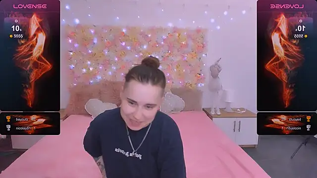 Snapshot of Dolly__Queen_ chatting on January 16, 2025, 12:12 am Dolly Queen online show from January 16, 2025, 12:12 am