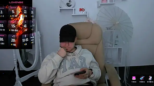 Snapshot of Dolly__Queen_ chatting on January 20, 2025, 8:50 pm Dolly Queen online show from January 20, 2025, 8:50 pm