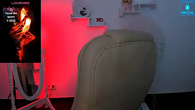 Snapshot of Dolly__Queen_ chatting on January 24, 2025, 8:32 pm Dolly Queen online show from January 24, 2025, 8:32 pm