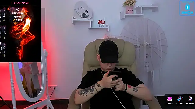 Snapshot of Dolly__Queen_ chatting on January 25, 2025, 2:37 am Dolly Queen online show from January 25, 2025, 2:37 am