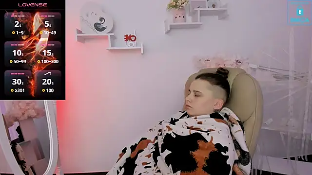 Snapshot of Dolly__Queen_ chatting on January 31, 2025, 12:17 am Dolly Queen online show from January 31, 2025, 12:17 am