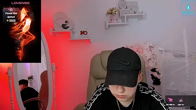 Snapshot of Dolly__Queen_ chatting on February 3, 2025, 8:46 pm Dolly Queen online show from February 3, 2025, 8:46 pm