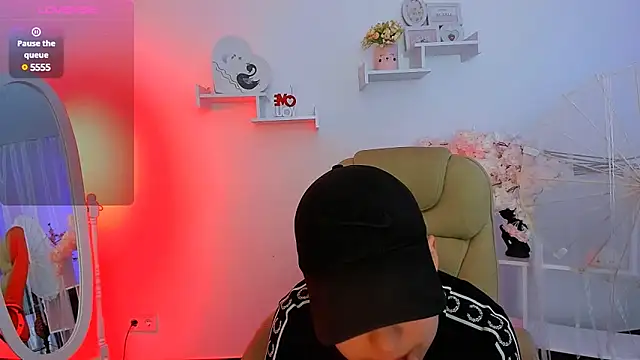 Snapshot of Dolly__Queen_ chatting on February 11, 2025, 9:25 pm Dolly Queen online show from February 11, 2025, 9:25 pm