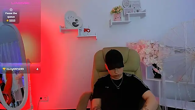 Snapshot of Dolly__Queen_ chatting on February 12, 2025, 12:27 am Dolly Queen online show from February 12, 2025, 12:27 am