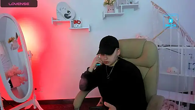 Snapshot of Dolly__Queen_ chatting on February 26, 2025, 12:05 am Dolly Queen online show from February 26, 2025, 12:05 am