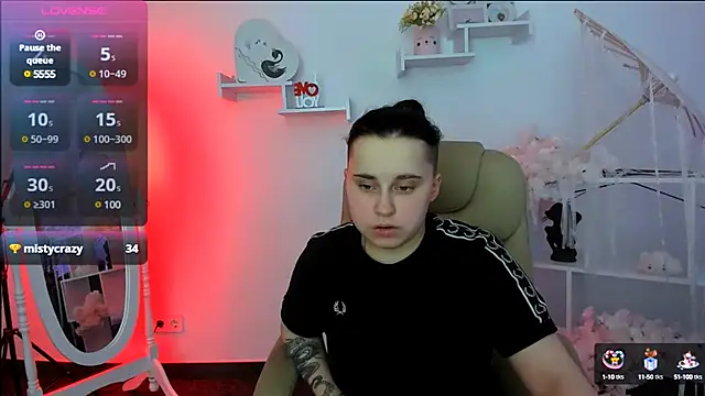 Snapshot of Dolly__Queen_ chatting on February 28, 2025, 11:56 pm Dolly Queen online show from February 28, 2025, 11:56 pm