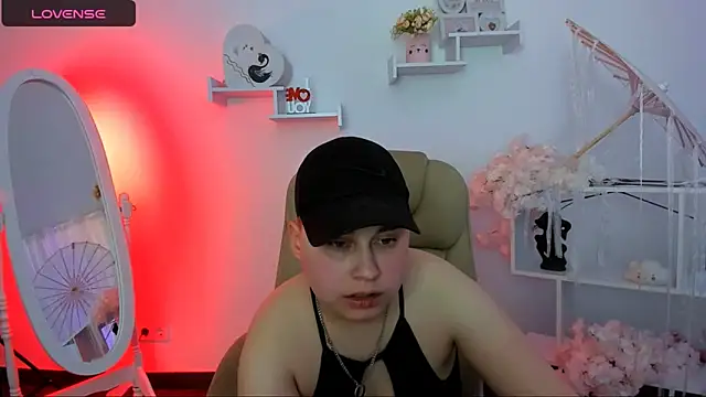 Snapshot of Dolly__Queen_ chatting on March 4, 2025, 11:22 pm Dolly Queen online show from March 4, 2025, 11:22 pm