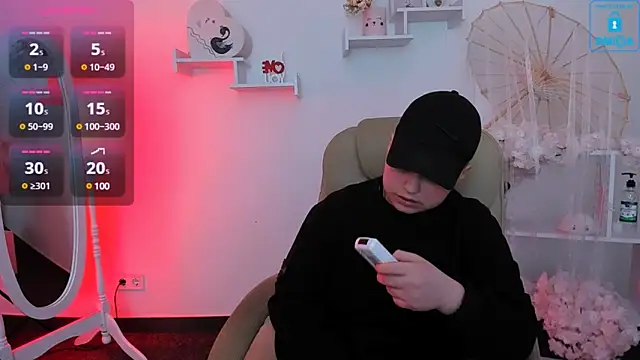 Snapshot of Dolly__Queen_ chatting on March 19, 2025, 6:12 pm Dolly Queen online show from March 19, 2025, 6:12 pm