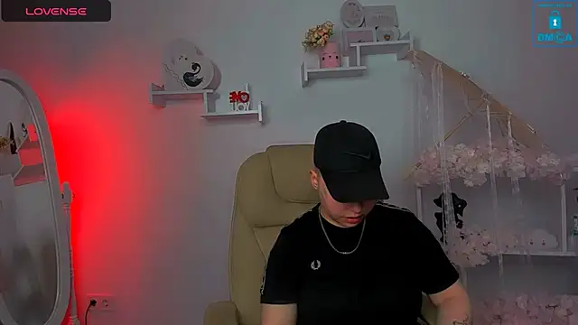 Snapshot of Dolly__Queen_ chatting on March 21, 2025, 9:56 pm Dolly Queen online show from March 21, 2025, 9:56 pm