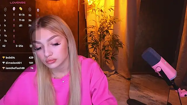 Ella Milla online show from January 13, 2025, 11:41 am