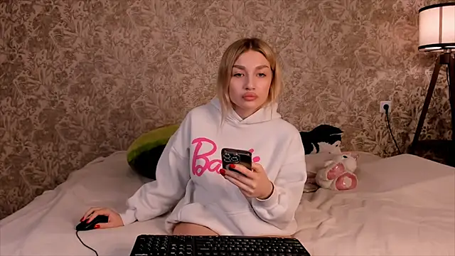 Ella Milla online show from March 4, 2025, 10:38 pm