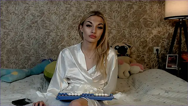 Ella Milla online show from December 16, 2025, 8:25 pm