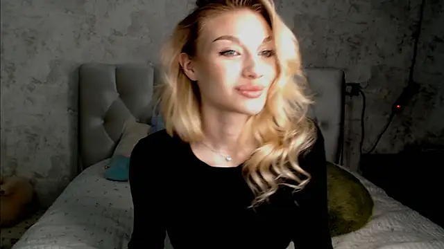 Ella Milla online show from June 10, 2026, 12:37 pm