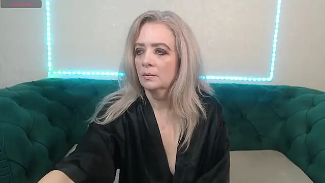 Snapshot of IvanaCharm chatting on February 9, 2025, 4:25 am IvanaCharm online show from February 9, 2025, 4:25 am