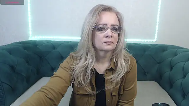 Snapshot of IvanaCharm chatting on February 24, 2025, 4:16 am IvanaCharm online show from February 24, 2025, 4:16 am