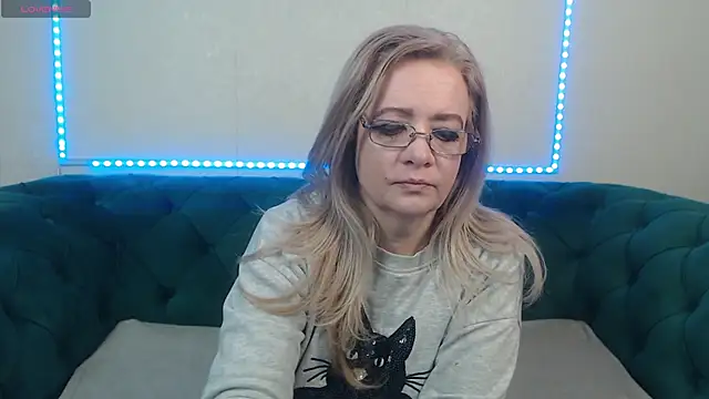 Snapshot of IvanaCharm chatting on March 7, 2025, 4:24 am IvanaCharm online show from March 7, 2025, 4:24 am