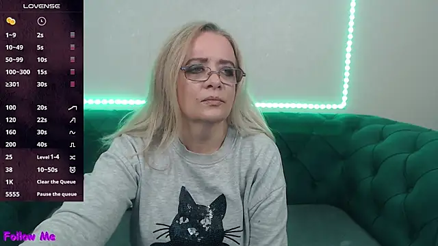 Snapshot of IvanaCharm chatting on October 5, 2025, 3:38 am IvanaCharm online show from October 5, 2025, 3:38 am