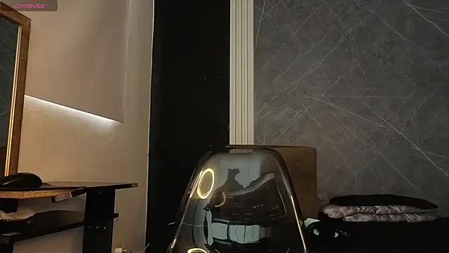 YummyDuooo online show from November 14, 2025, 5:11 pm