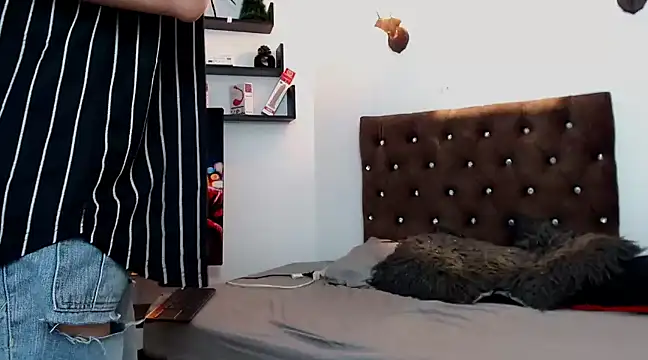 flowers18 online show from January 10, 2025, 10:46 pm