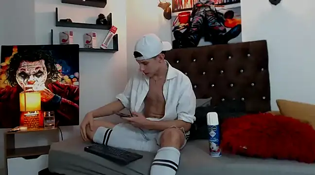 flowers18 online show from January 13, 2025, 8:58 pm