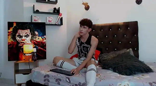 flowers18 online show from January 20, 2025, 9:32 pm