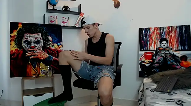 flowers18 online show from January 28, 2025, 9:19 pm