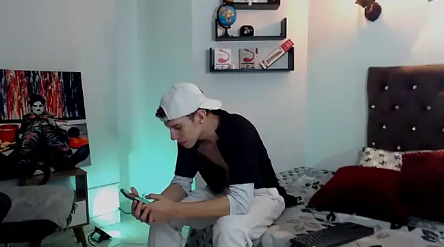 flowers18 online show from March 18, 2025, 1:32 am