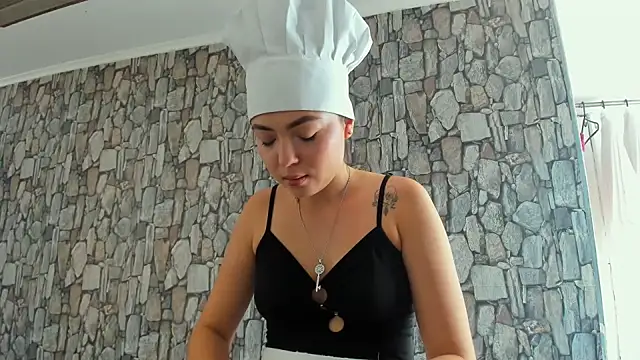 Snapshot of azumi_cutiepie_ chatting on December 24, 2024, 8:05 pm azumi cutiepie online show from December 24, 2024, 8:05 pm