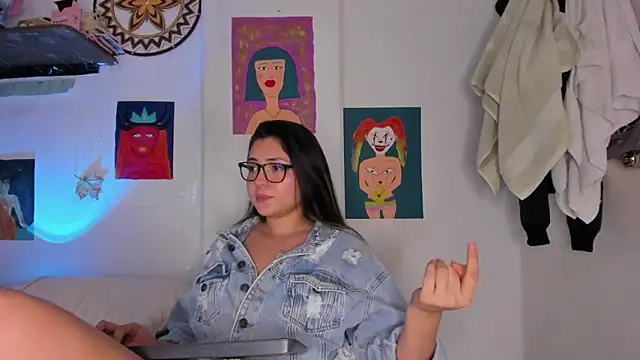 Snapshot of azumi_cutiepie_ chatting on March 3, 2025, 11:24 pm azumi cutiepie online show from March 3, 2025, 11:24 pm