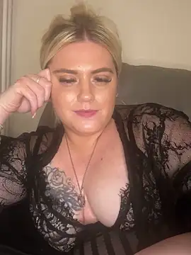 Snapshot of Blondiee3088 chatting on January 10, 2025, 2:04 am Blondiee3088 online show from January 10, 2025, 2:04 am