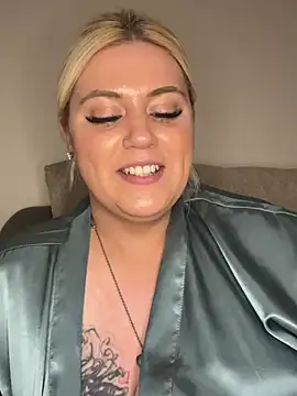 Snapshot of Blondiee3088 chatting on March 3, 2025, 4:35 pm Blondiee3088 online show from March 3, 2025, 4:35 pm