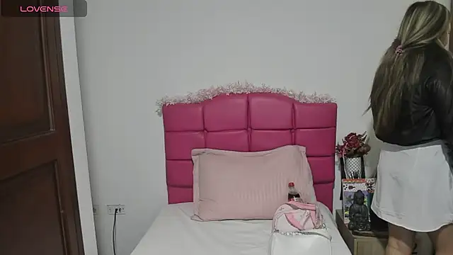 AntonellaRosee  online show from October 23, 2025, 12:48 pm
