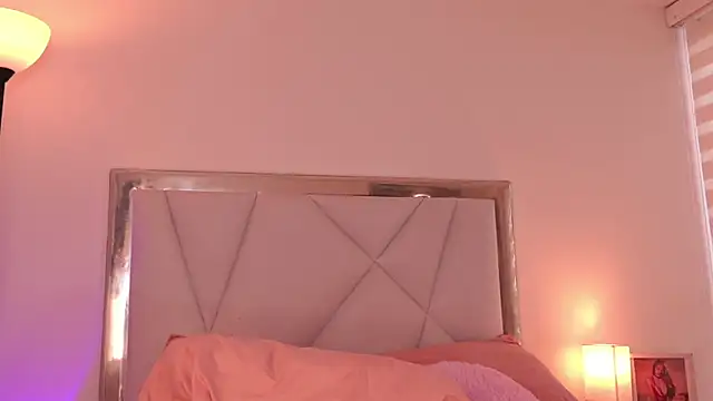 nicollefiorett online show from January 15, 2025, 10:24 pm