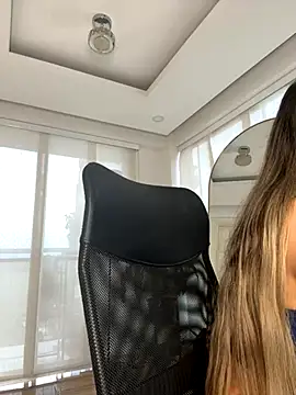 nicollefiorett online show from October 8, 2025, 9:12 pm