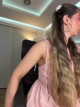 nicollefiorett online show from November 19, 2025, 10:54 pm