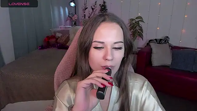 Makima lee online show from December 24, 2024, 1:28 pm