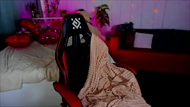 Makima lee online show from February 15, 2025, 11:50 am