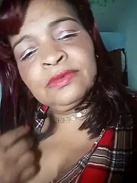 Snapshot of _violetta_- chatting on February 25, 2025, 5:36 pm  violetta - online show from February 25, 2025, 5:36 pm