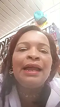 Snapshot of _violetta_- chatting on February 26, 2025, 2:57 pm  violetta - online show from February 26, 2025, 2:57 pm