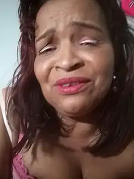 Snapshot of _violetta_- chatting on March 2, 2025, 9:22 pm  violetta - online show from March 2, 2025, 9:22 pm