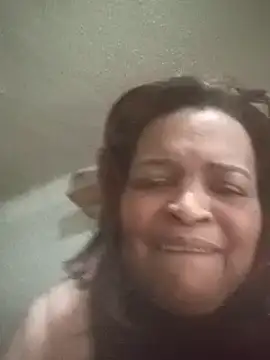Snapshot of _violetta_- chatting on March 3, 2025, 8:11 pm  violetta - online show from March 3, 2025, 8:11 pm